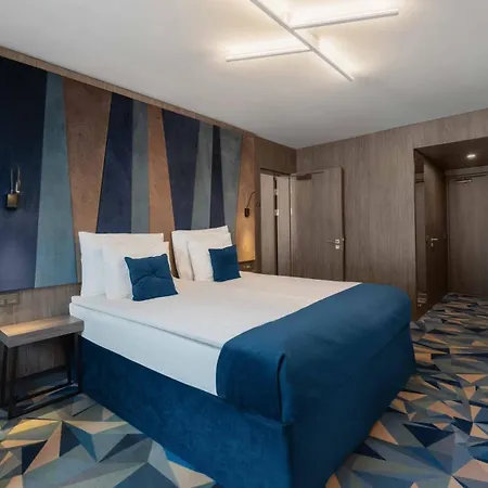 Wellton Riverside Hotel